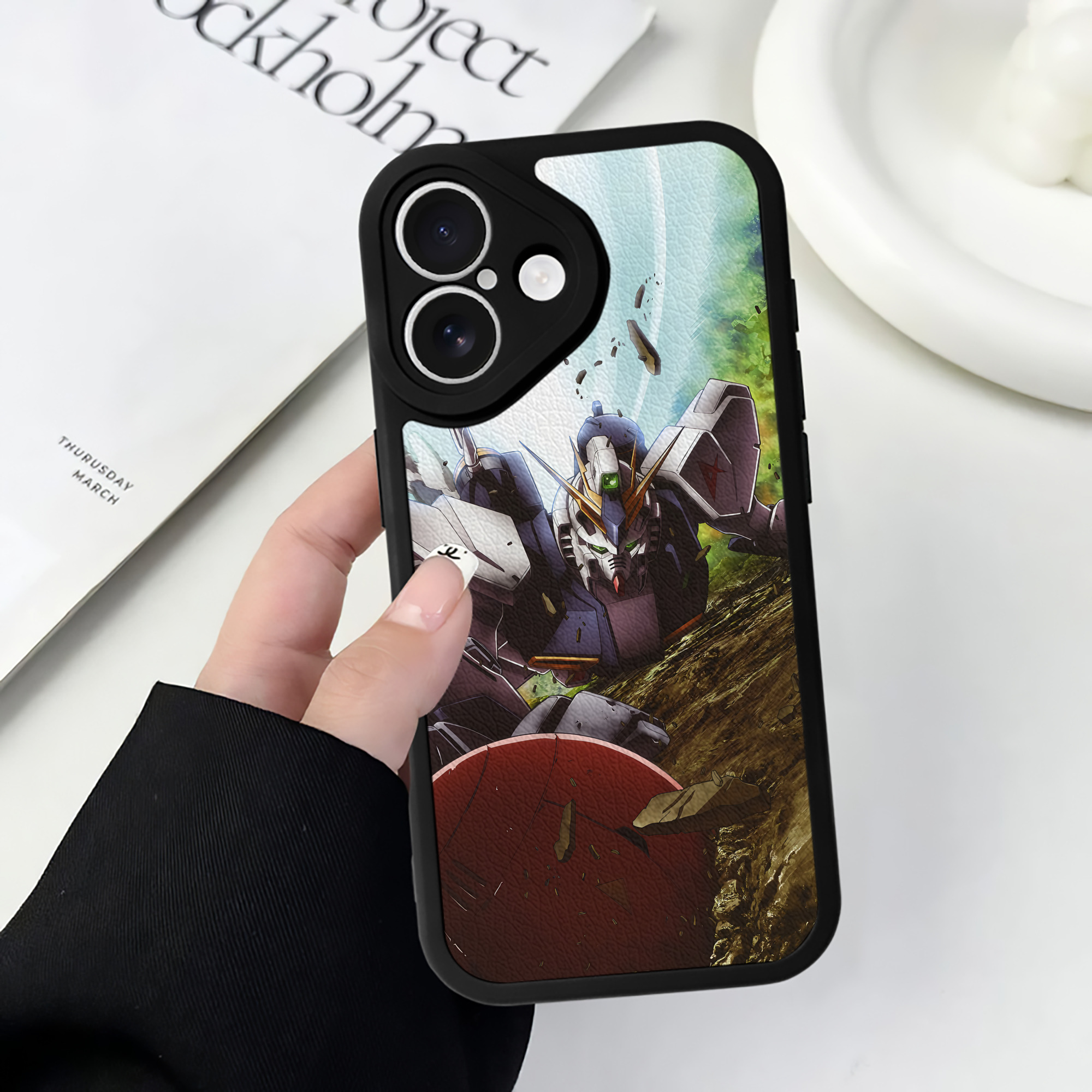 （画像用） 機動戦士ガンダム Mobile Suit Gundam 【iPhone 16シリーズ対応】シリコンスマホケース（レザー調） 材質：シリコン